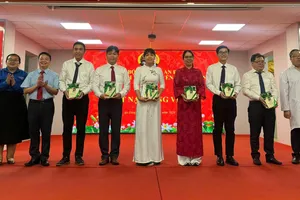 Phường An Đông kết nạp 9 đảng viên mới trong đội ngũ y tế