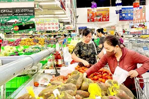 Tăng lương từ ngày 1-7: Thu nhập tăng, người tiêu dùng phấn khởi