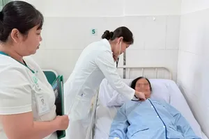 Cụ bà suýt mất mạng vì hóc khoai mì