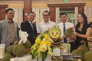 Các đại biểu và khách mời tham dự họp báo Lễ hội Sầu riêng Đắk Lắk tại Hà Nội. Ảnh: THU HÀ