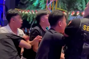 Điều tra vụ đánh nhau trong quán nhậu ở xã Hóc Môn 