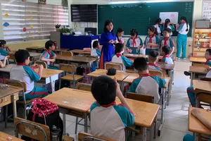 Học sinh Trường Tiểu học Chương Dương (phường Cầu Ông Lãnh) trong một hoạt động tại lớp. Ảnh minh họa