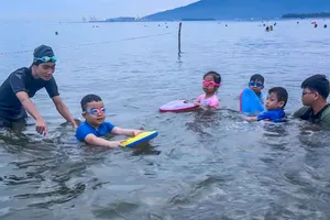 Lớp học bên bãi biển
