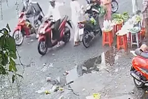 Thanh niên giật dây chuyền vàng để bạn gái bán lấy tiền trả nợ