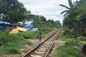 Băng qua đường sắt, một phụ nữ bị tàu hỏa tông chết