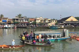 Cãi nhau với vợ, chồng lao xe xuống sông khiến 3 người thiệt mạng