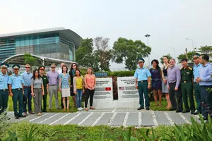 Đoàn trợ lý Nghị sĩ Hoa Kỳ thăm địa điểm Dự án tẩy độc dioxin tại sân bay Đà Nẵng