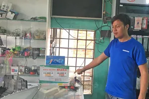 Cửa hàng di động “trống trơn” chỉ sau một đêm