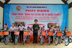 Lực lượng vũ trang Quân khu 5 chung tay vì người nghèo