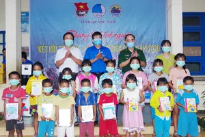 Ấm áp chương trình "Kết nối trái tim - Hướng về biên giới" ở Quảng Nam