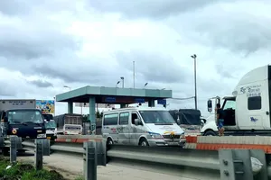 Cao tốc TPHCM - Trung Lương ùn ứ do tài xế không có giấy xét nghiệm Covid-19