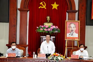 Đồng chí Nguyễn Trọng Nghĩa thăm, làm việc tại Tiền Giang