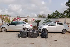 Điều tra làm rõ hai tài xế chở 10.000 bao thuốc lá lậu bỏ trốn