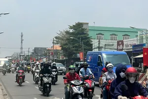 Ngày đầu kỳ nghỉ lễ 30-4, nhiều tuyến đường về miền Tây kẹt cứng