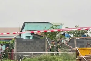 Long An: Mưa lớn gây sập tường rào khiến 2 bà cháu tử vong 