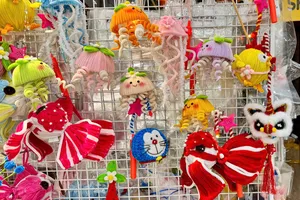 Tái chế rác thải thành lồng đèn Trung thu