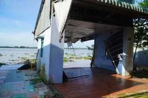 Sạt lở bờ sông Tiền (Đồng Tháp): 6 căn nhà hư hỏng 