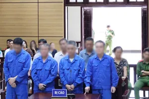 Hút trộm hơn 150.000 m³ cát ở hồ Dầu Tiếng, 9 bị cáo lãnh án