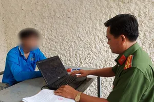 Thiếu niên 17 tuổi chuyển khoản 63.000 đồng để cướp 63 triệu đồng ở tiệm vàng