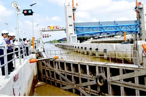 Vận hành công trình thủy lợi ngăn triều cường, ngập lụt tại Đồng Tháp