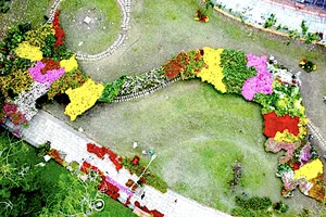 Xác lập kỷ lục Bản đồ Việt Nam tạo hình từ các giống hoa – kiểng