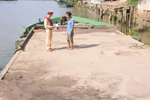 Đồng Tháp: Liên tiếp phát hiện 6 phương tiện vận chuyển cát trái phép
