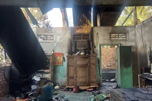 Bị la rầy, cháu làm bom xăng đốt nhà ông ngoại 