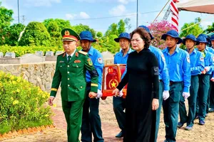 Phó Chủ tịch Quốc hội Nguyễn Thị Hồng dự lễ truy điệu, an táng 68 hài cốt liệt sĩ tại Đồng Tháp