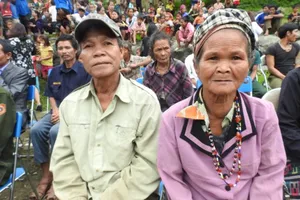 Ông bà Đinh Nê, Y Rú