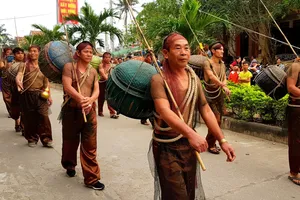 Lễ hội cầu ngư và xuất quân đánh cá tại làng biển Cảnh Dương