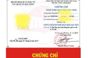 Không có chứng chỉ đấu thầu, huyện vẫn cho làm chuyên gia