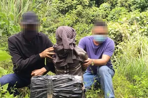 Đố tượng Bun Vàng bị bắt khị vận chuyển 20 bánh cần sa qua biên giới