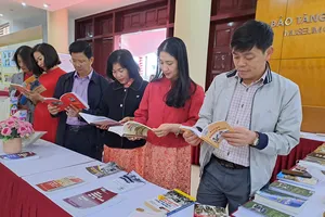 Triển lãm trưng bày hơn 160 ảnh tư liệu, gần 400 đầu sách, giới thiệu về cuộc đời và sự nghiệp của Trung tướng Đồng Sỹ Nguyên