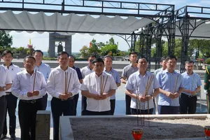 Phó Thủ tướng Nguyễn Chí Dũng tri ân các Anh hùng liệt sĩ