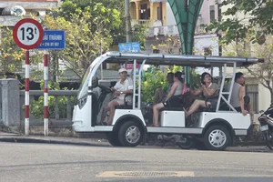 Quảng Trị chấn chỉnh tình trạng xe điện hoạt động bát nháo, đòi "chung chi" 