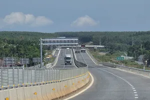 Cao tốc Bắc - Nam qua Quảng Trị và Hà Tĩnh đón dòng xe lớn lưu thông 