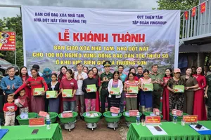 Bộ đội Biên phòng Quảng Trị bàn giao 100 căn nhà mới cho đồng bào dân tộc thiểu số