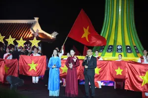 Lời tri ân từ dòng sông hoa lửa