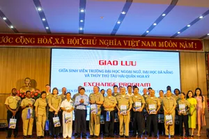 Đoàn hải quân tàu sân bay Hoa Kỳ USS Ronald Reagan giao lưu cùng thầy cô và sinh viên trường Đại học Ngoại ngữ