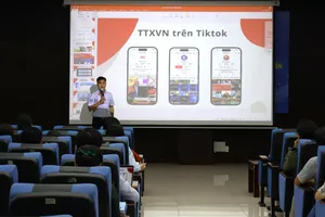 Toàn cảnh hội nghị sáng 10-6