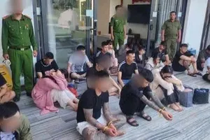 22 đối tượng tại thời điểm bị phát hiện. Ảnh: Công an TP Đà Nẵng