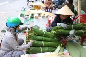 Nhộn nhịp chợ lá dong ngày giáp tết ở Đà Nẵng