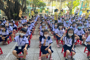 第七郡梁世榮小學學生進行防控疫情演習。