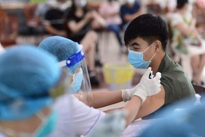 市民積極接種疫苗。