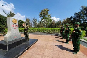 河仙國際口岸邊防部隊檢查314號界碑。