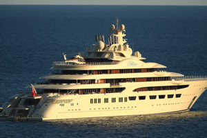 俄寡頭烏超豪華遊艇。圖源：互聯網