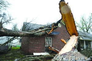 美新奧爾良遭大型龍捲風襲擊