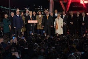 4月3日，匈牙利總理歐爾班在首都布達佩斯舉行的集會上發表講話。（新華社發，弗爾季·奧蒂洛攝）