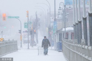加拿大中部遭遇罕見暴風雪