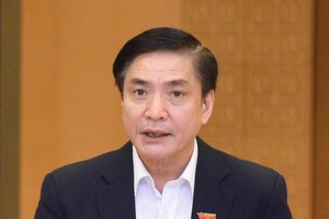 國會秘書長裴文強：“政府擬將 胡志明市環市三路投資主張提交國會 審批。”